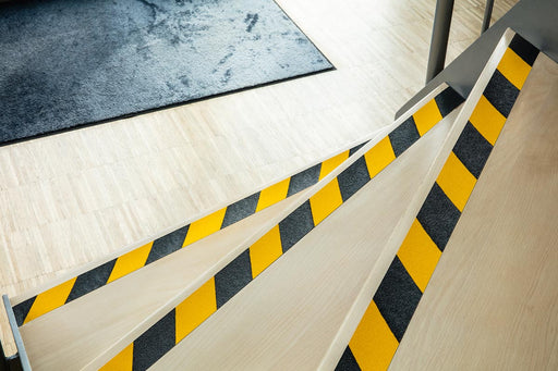 Duurzame Duraline antisliptape Grip 50 mm x 15 m, geel/zwart - Voor extra grip op paden, treden of opritten - OfficeTown