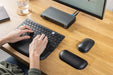 Kensington Draadloos Compact Toetsenbord met Dual Connectiviteit, qwerty - OfficeTown