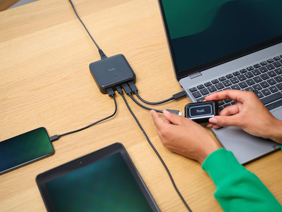 Trust Maxo desktop oplader, 4 poorten, 100 W - OfficeTown